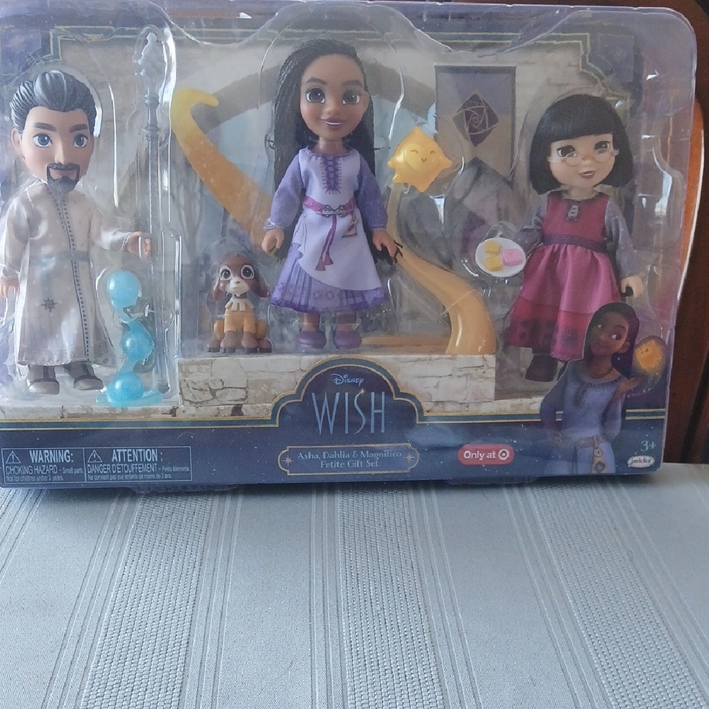 Disney Wish Character Figure Set with Purple and White Outfits